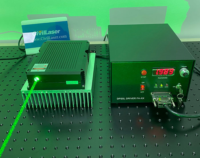 強力な実験室レーザー 520nm 40W 科学研究のための緑色の半導体レーザーシステム